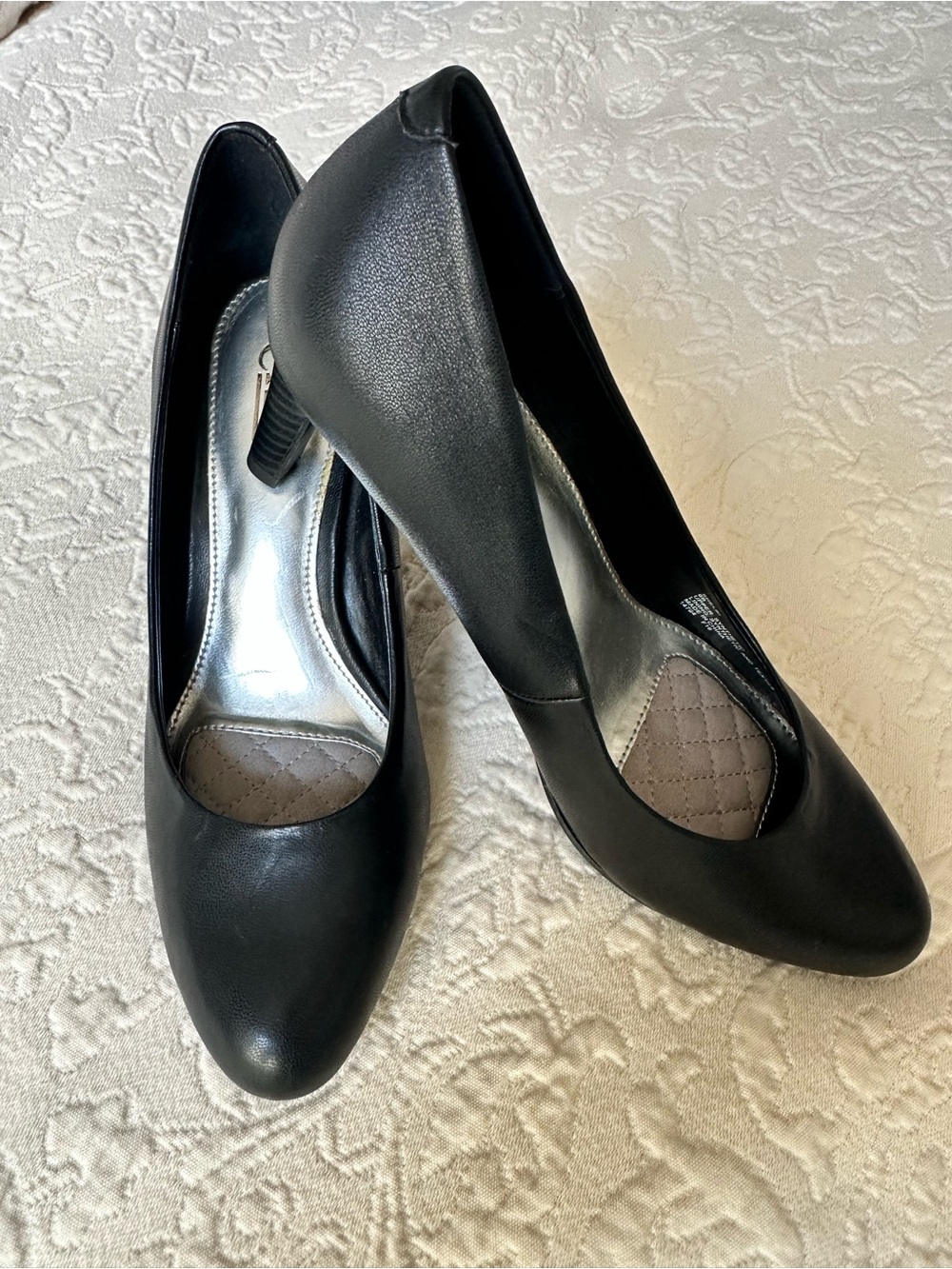 Chaps Black Classic Women's Pumps